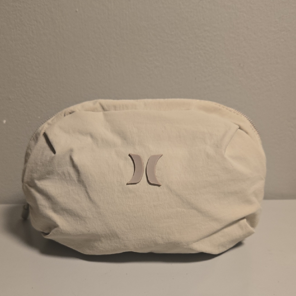 Hurley NWOT Cream Belt Bag